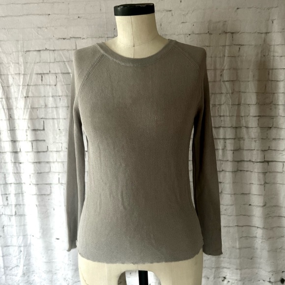 Eileen Fisher Gray Knit Light Sweater M - Picture 2 of 5